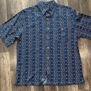 Medium men’s blue button up short sleeve